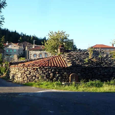 Le Gite Du Velay Guest house Bains